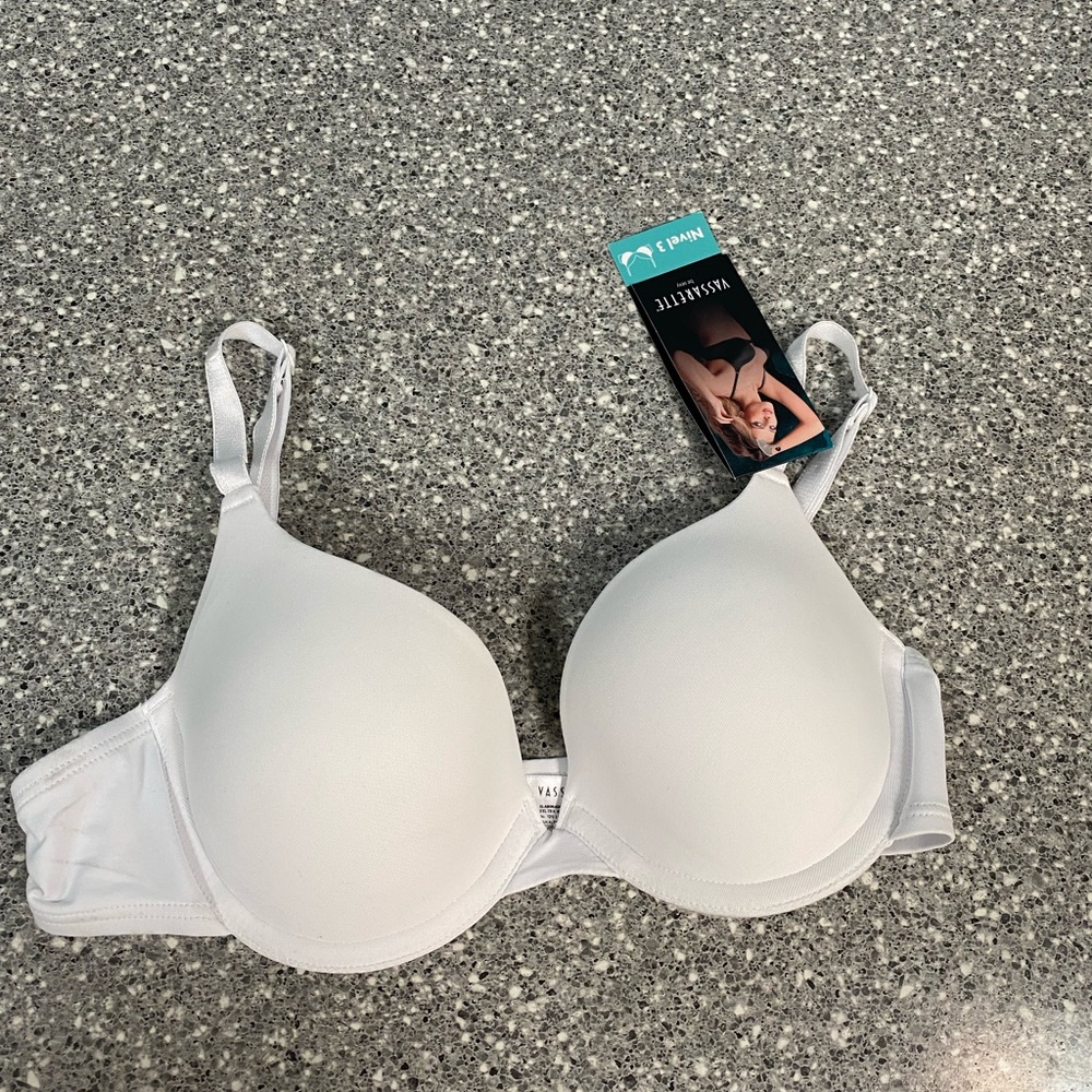 Ladies white padded push up bra.